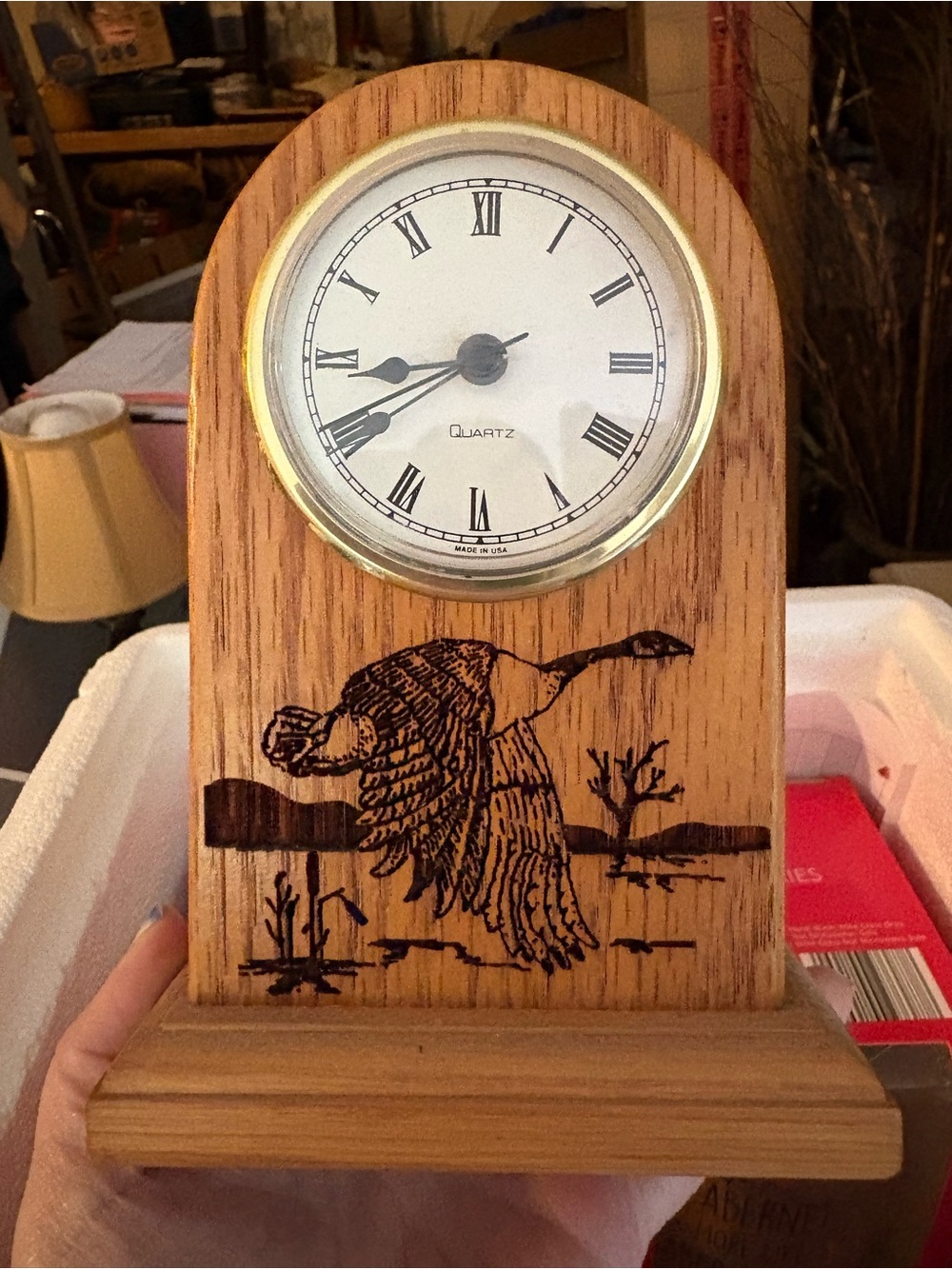 Vintage Quartz Wooden Mantel Clock with Goose Engraving - Natural Oak